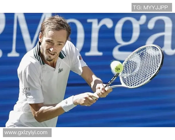 克耶高斯与瓦林卡激战再续网球场上的巅峰对决引发热议