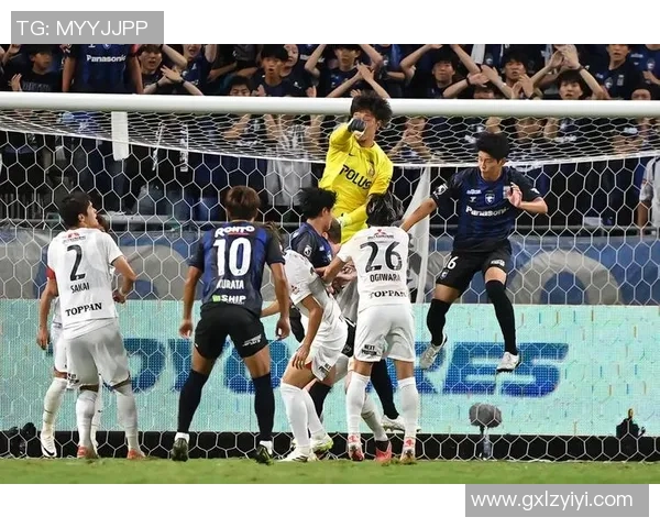 浦和红钻迎战大阪钢巴争夺联赛关键三分的激烈对决