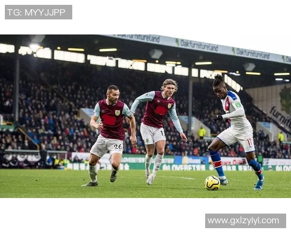 英超焦点战利物浦主场迎战伯恩利争夺三分全力以赴展现实力